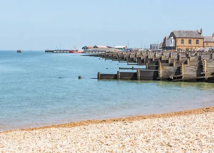 Beautiful 2-Bed Holiday Home